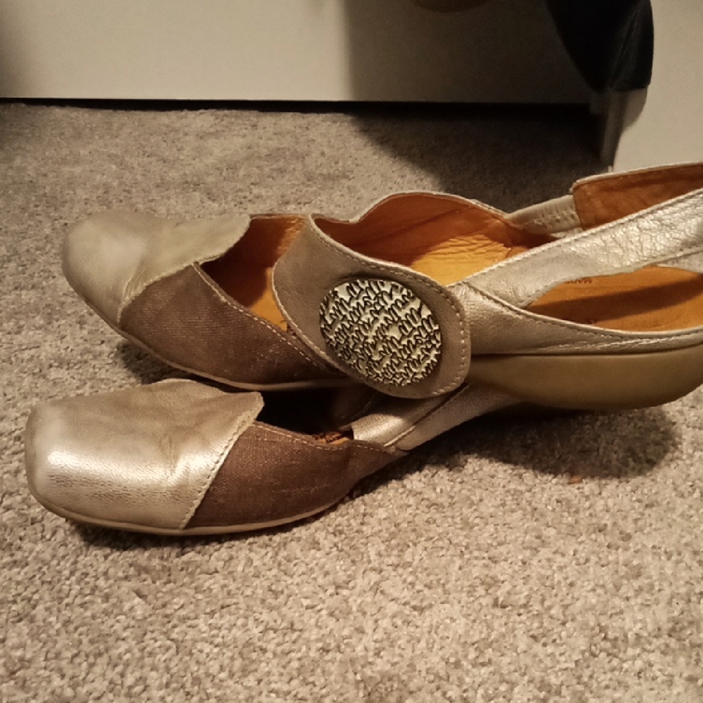 Un Tour En Ville-Pre~Loved Women's Taupe Leather & BrownFabric Shoes Sz 8-8.5